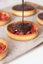 Epingle Par شروق الشعار Sur All Recettes Cooking Fr En 2020 Mini Tarte Fraise Au Chocolat Recette Dessert