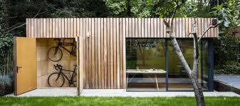 Pavillon De Jardin Avec Revetement Exterieur En Bois Massif Et Espace De Stockage Pour Les Velos Bureau De Jardin Abri De Jardin Pavillon De Jardin