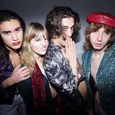 Måneskin is an italian rock band from rome, consisting of lead vocalist damiano david, bassist victoria de angelis, guitarist thomas raggi, and drummer ethan torchio. Festival Di Sanremo 2021 Esc Kompakt