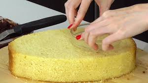 Spätestens, wenn deine familie versucht ihr frühstücksei zu köpfen, sorgst du mit dem kuchen im ei für eine süße überraschung. Uberraschungsei Kuchen Inklusive Uberraschung Was Fur Ein Dickes Ei Leckerschmecker