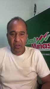 Curtindo praia no Rio, Ancelotti fumando charuto, com Ronaldinho Gaúcho,  Adriano Imperador, Deyverson e estrelas dos EUA E teve veículo de  comunicação afoito que caiu nessa IA, bem produzida, mas na foto