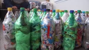 Sebelum memasukkannya ke dalam botol minum, pastikan wadah. 5 Cara Kurangi Limbah Produk Kecantikan Dari Rumah