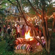 Maybe you would like to learn more about one of these? 50 Beautiful Backyard Wedding Decor Ideas To Get A Romantic Impression Pimphomee Wedding Backyard Reception Bohemian Backyard Wedding Campfire Party