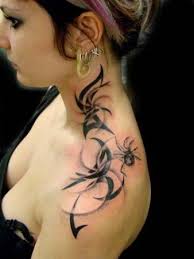 Hojení tetování bývá také v pořádku, pokud se dodržuje správně hygiena tetování. Tetovani Na Krk Tetovani Galerie Tribal Tattoos Tattoos Great Tattoos
