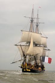 Au Large De Royan L Hermione Http Www Visit Poitou Charentes Com En Poitou Charentes Blog News Offers The Frigat Sailing Ships Old Sailing Ships Sailing