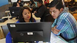 Publica tu oferta o crea tu currículum vitae en la sección empleo en ecuador. Cuatro De Cada 10 Personas Sin Empleo Son Jovenes En Ecuador El Comercio