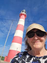 Hi everyone, Planning a trip to the east coast of Australia and have  absolutely no idea where to begin! I'm looking for ideas of how to travel  from Melbourne up to the