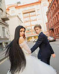 Лешенко подчеркнул, что не считает «коммерческой. Dina I Rahim Znamenitosti Milye Pary Karnaval