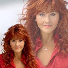 From our NYC show. Sarah from CMA, Kix Brooks,Joe Galante & Randy Owen from  Alabama.