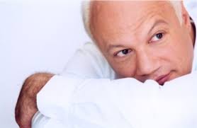 Te plimbi p'aici, p'acolo fredonezi o piesă veche, zâmbești, îmi șoptești că mă iubești. Concert In Memoria Unui Inger De Eric Emmanuel Schmitt Recenzii Filme Si Carti