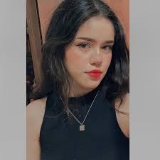 𝓵𝓾𝓬𝔂 𝓬𝓾𝒆𝓵𝓵𝓪𝓻 ꧂ en Instagram: “Quiero mucho a mi gatito . . . . .  . . . .#makeup #black #gray #hair #lips #necklace #aesthetic #vsco  #vscogirl #tumblr #grunge #cat”