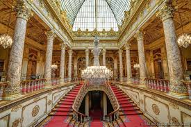 Dolmabahce Sarayi Tanitimi Giris Ucreti Nerede Nasil Gidilir Yiyegeze
