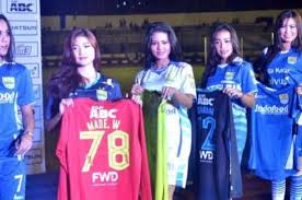 Kalian bisa dengan mudah mendesain baju yang kalian. Jersey Baru Persib Bandung Bocor Di Media Sosial Ternyata Seperti Ini Desainnya Bolasport Com
