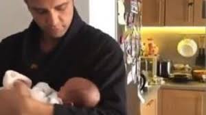 Την πιο χαρούμενη και γλυκιά φάση της ζωής τους βιώνουν. Sabbas Poympoyras 8a Liwsete Me To Nanoyrisma Ths Neogennhths Korhs Toy Binteo