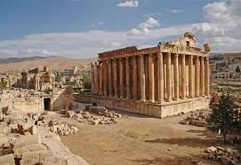 Baalbek to niesamowicie magiczne miejsce, idealne na wykwintną, oryginalną kolację w egzotycznej scenerii. Pin En Historia