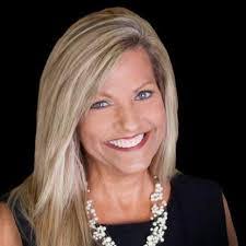 Roslyn Bennett's Instagram, Twitter & Facebook