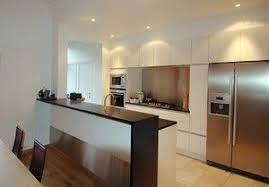 keuken met ingebouwde amerikaanse koelkast relooking cuisine cuisine equipee moderne cuisine moderne