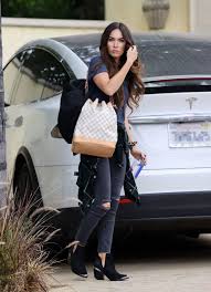 Megan fox is speaking out and setting the record straight after a fake post suggested she made a decision to not wear a mask amid the ongoing coronavirus pandemic. Megan Fox Arriving At Lax Airport In Los Angeles 06 29 2020 Megan Fox Style Megan Fox Outfits Megan Fox Casual