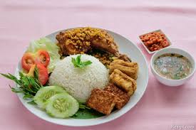 Ayam negri potong sesuai selera•bumbu ungkep ayam•kunyit•bawang nasi ayam goreng sambal matah kecombrang. Resepi Nasi Ayam Penyet