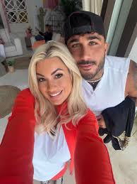On se retrouve dans Excape Island sur @tfxtv à partir de 20h ce soir pour  une moment inédit 🥹🔥🤷‍♀️ @beverly_b_officiel @vivian_officiel