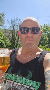 Seeing as the weather is glorious, thought I'd give my 2025 vest a test run  before my hols to Jamaica next month. Repping in my garden, not a cloud in  the sky (