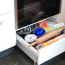Kuchenschrank auszug nachrusten temobardz home blog. Haushaltstipp Dafur Ist Die Schublade Unter Dem Backofen Da Video Gala De