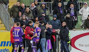 Fans von austria wien im wiener derby gegen rapid. Fk Austria Wien Fans Sorgen Fur Arger