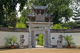 Er ist ein teil des im nordend gelegenen bethmannparks, der haupteingang befindet sich nahe dem eingang des bethmannpark am beginn der berger straße. Garten Des Himmlischen Friedens Wikipedia