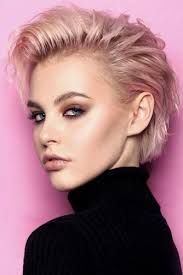 Need party hairstyles that will vamp up your hair for a night out? 27 Short Hairstyles To Wear At The Christmas Party