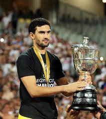 تصدى الحارس محمد عواد حارس مرمى نادي الزمالك لضرية الجزاء الثانية عن طريق اللاعب وكان محمد عواد قد تصدى لضرية جزاء أولى سددها اللاعب حسن علي بعد براعة من حارس مرمى الزمالك. Ø¹Ø§Ø¬Ù„ Ù…Ø­Ù…Ø¯ Ø¹ÙˆØ§Ø¯ Ø­Ø§Ø±Ø³ Ù…Ø±Ù…Ù‰ Ø§Ù„Ø²Ù…Ø§Ù„Ùƒ ÙŠØµØ§Ø¨ Ø¨ÙÙŠØ±ÙˆØ³ ÙƒÙˆØ±ÙˆÙ†Ø§ ÙƒØ§ÙŠØ±ÙˆØ³ØªÙŠØ¯ÙŠÙˆÙ…