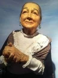 La Sra. Nelly Bejarano Romero -maestra de profesión- nació en la ciudad de  Santa Cruz el 4 de junio de 1925, sus padres fueron don Crisantos Bejarano  Urgel y la Sra. Teresa