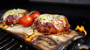 Hot Bbq Doughnuts Von Der Planke Zubereitung Das Hackfleisch Wird Mit Dem Sombrero Rub Der Hot Sauce Den Chilis Lebensmittel Essen Essen Essen Und Trinken