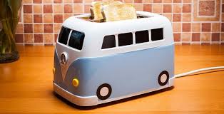 L' inaugurazione di una casa nuova è una tappa importante della vita di coppia, un momento di gioia da condividere con amici e parenti più cari, oltre che un motivo valido per festeggiare il traguardo appena raggiunto. Natale Idee Regalo Per Una Cucina Hi Tech Famiglia