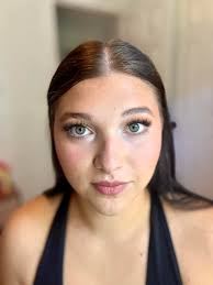 This Beauty looks absolutely stunning with her new Seint IIID creme  foundation! Just a touch of these highly pigmented shades enhances her  natural beauty.🌻 Here's the lineup she used 👇 • Camouflage