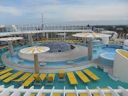 Da wir schon das 5.mal mit der flotte unterwegs waren, freuten wir uns sehr auf die reise. Aidamar Pooldeck Archive Cruisedeck