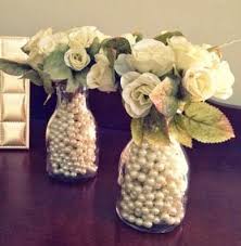 Por exemplo, as bodas de papel, que representam o primeiro ano do casal após a oficialização da união, têm a ver com o papel ser dos materiais já os dez anos de casamento, conhecidos como bodas de zinco ou estanho, fazem referência ao fato do estanho ser um metal maleável, e o zinco. Bodas De Perola 30 Anos De Casamento Como Organizar Decoracoes De Casamento Com Perolas Bodas De Perola Decoracao Com Perolas