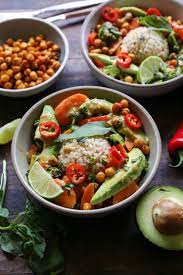 30 Minute Thai Green Curry With Avocado A Healthy Vegetarian Dinner Recipe Th Vegetarian Recipes Dinner Healthy Healthy Vegetarian Dinner Vegetarian Dinner