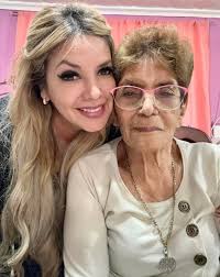 Feliz cumpleaños, mamá! A mi ejemplo de mujer, mi inspiración de cada día…  Gracias por tu amor incondicional, por tu fortaleza y por enseñarme a no  bajar los brazos. Todo lo que