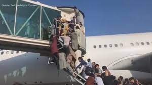 Desperate crowds at kabul airport as afghans try to escape taliban. Dbuptcwr 8qs2m