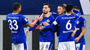 Schalke 1 1 17:00 1. Ein Funkchen Hoffnung Bleibt Schalke Holt Dank Serdar Gegen Augsburg Zweiten Saisonsieg Sportbuzzer De