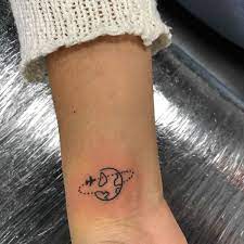 Čím je tetování menší, tím pokud chcete tetování malé velikosti, měli byste velmi pečlivě přistupovat k výběru motivu. Tattoo
