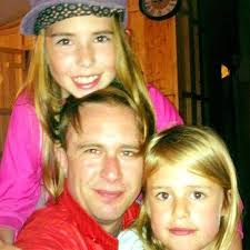 I just finished mockingjay and I'm not ready for the end. I don't want the  charecters to go 😭😭 I hate that abt book series's, they don't go