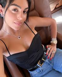 Georgina Rodriguez gets attention with other provocative pictures from her  luxurious vacation with Cristiano Ronaldo - Telegrafi - Telegrafi