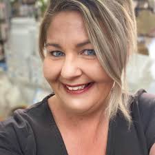 An absolutely beautiful morning of spoiling myself today with a fresh cut n  style at Scissor Sisters, thankyou to the lovely Karissa Campbell! 💜 Then  off to Indulge Beauty Salon