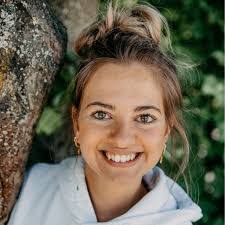 Anna Graf's Instagram, Twitter & Facebook