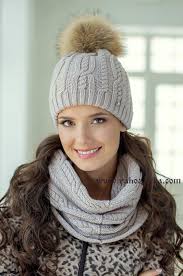 шапки ушанки вязаные спицами женские с описанием и фото Shapka Spicami Uzorom Kosy Dvojnaya Vyazanaya Zhenskaya Shapka S Pomponom Dvojnoe Vyazanie Vyazanie Shapochka