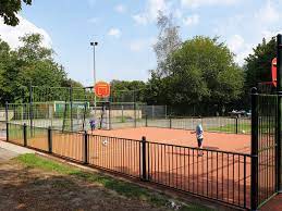 Jetzt gibt es auch ein multisportfeld für menschen, die keinem verein angehören, aber sporteln wollen. Aktuelle Projekte Ab Spiel Und Freiraumobjekte