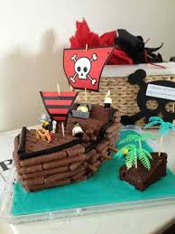 Pirate ship birthday party decorations. Lego Pirate Ship Cake Gateaux De Navires De Pirates Bateau Pirate Lego Lego Pirates Des Caraibes