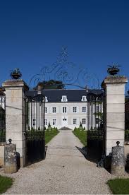 Chateau De La Resle Entre Chablis Et Auxerre Lieu Dit La Resle 89230 Montigny La Resle France Avec Images Maison France Chateau France Bienvenue En France