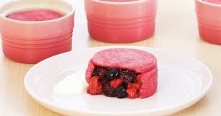On classe cette préparation aussi bien dans les desserts que dans les à l'origine, le terme désignait des fruits cuits, soit entiers, soit en quartiers, de manière à conserver leur forme. Recette De Poudings D Ete Aux Fruits Rouges Zeste